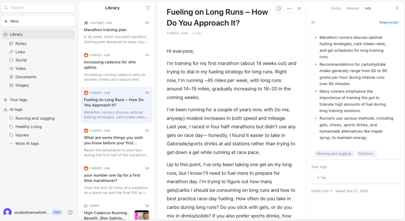 A saved Reddit thread, 'Fueling on Long Runs – How Do You Approach It?', open in the Sensefold macOS app: the original post in the reader, and an AI summary on the right about carb intake per hour, training the gut, and gels versus drinks, tagged 'Running and Jogging' and 'Nutrition'.